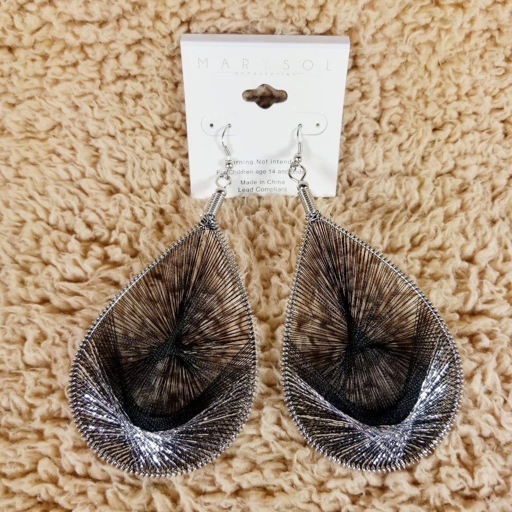 🌅Black and Silver Fashion Earrings